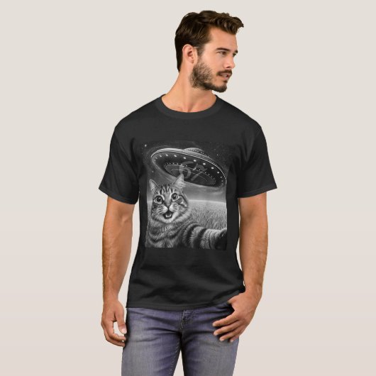 67 Cat Selfie With Alien Ufos Funny Cat Six Seven  Tシャツ (正面フル)