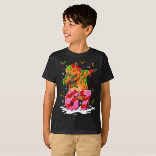 67 Christmas Funny 67 Brainrot Youth Kids Capybara Tシャツ (正面フル)