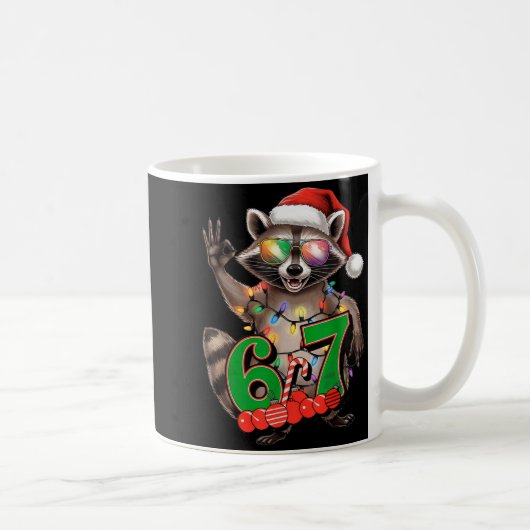 67 Christmas Funny Raccoon Festive 6-7 Meme Boys G コーヒーマグカップ (右)