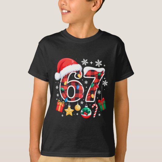 67 Christmas Red Plaid 6 7 Six Seven Boys Christma Tシャツ (正面)
