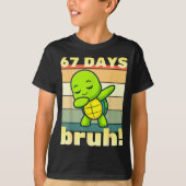 67 Days Of School Bruh Funny Meme Boys Kids Dabbin Tシャツ (正面)