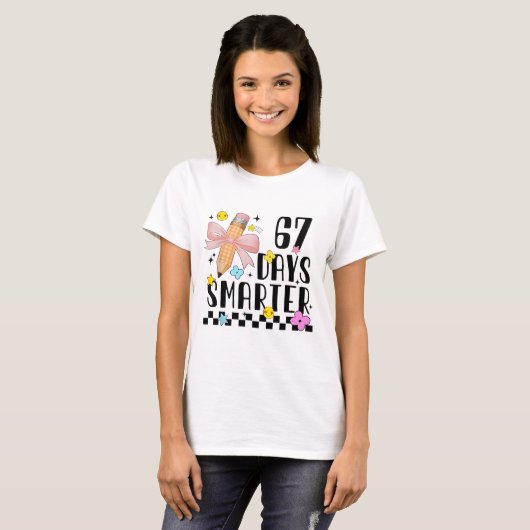 67 Days of School Funny 67 Days Smarter Student Te Tシャツ (正面フル)