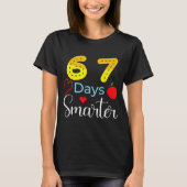 67 Days Of School Funny 67 Days Smarter Student Te Tシャツ (正面)