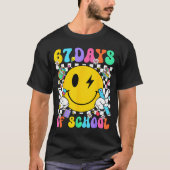 67 Days Of School Smile Face 67 Days Smarter Teach Tシャツ (正面)