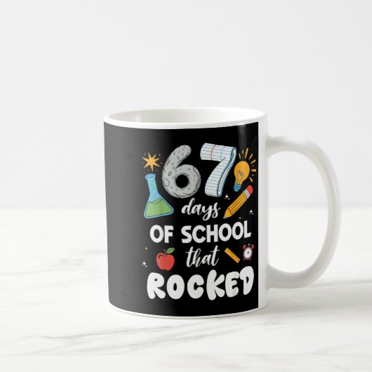 67 Days Of School That Rocked  コーヒーマグカップ (右)