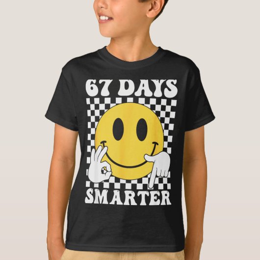67 Days Smarter Funny Six Seven 6 7 Gen Alpha Slan Tシャツ (正面)