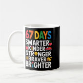67 Days Smarter Kinder Stronger Braver Brighter  コーヒーマグカップ (左)