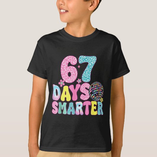 67 Days Smarter Rainbow Back To School Teacher Kid Tシャツ (正面)