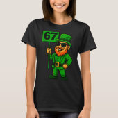 67 Leprechaun Six Seven Gen Meme Lucky Vibes St Pa Tシャツ (正面)