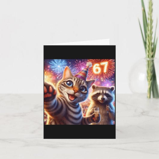 67 Meme Cat Raccoon New Year Selfie Funny Birthday カード (正面)