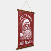 67 Meme Funny Santa Says Six Seven Christmas 吊り下げ型タペストリー (傾斜あり)