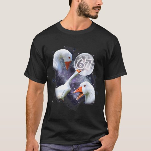 67 Meme Goose Howling At The Moon Funny Six Seven  Tシャツ (正面)