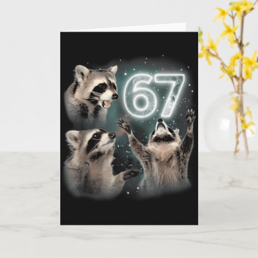 67 Meme Racoon Howling At The Moon Six Seven Trash カード (黄色い花)