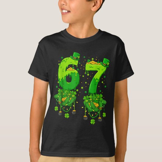 67 Meme Shamrocks Six Seven Shamrocks 6-7 St Patri Tシャツ (正面)