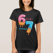 67 Six Seven 6 7 ミームデザイン 楽しいジェネレーションアルファ Tシャツ (正面)