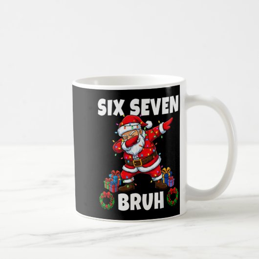 67 Six Seven Bruh Santa Dabbing Christmas Funny 6  コーヒーマグカップ (右)