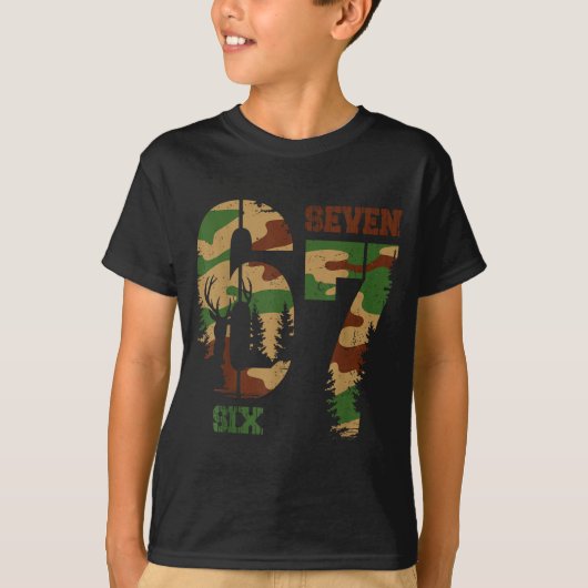 67 Six Seven Meme Camo Deer Hunting Gift For Boys Tシャツ (正面)