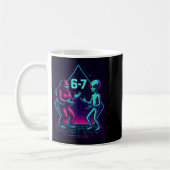 67 Six Seven Meme Funny Bigfoot Alien Sasquatch Uf コーヒーマグカップ (左)