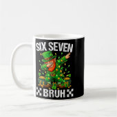 67 St Patricks Funny Six Seven Meme Leprechaun Boy コーヒーマグカップ (左)