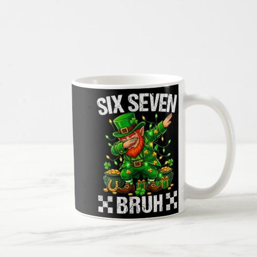 67 St Patricks Funny Six Seven Meme Leprechaun Boy コーヒーマグカップ (右)
