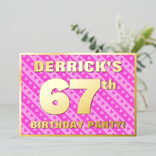 67th Birthday Party —おもしろいピンクのハートとストライプ 箔招待状 (立ち正面)