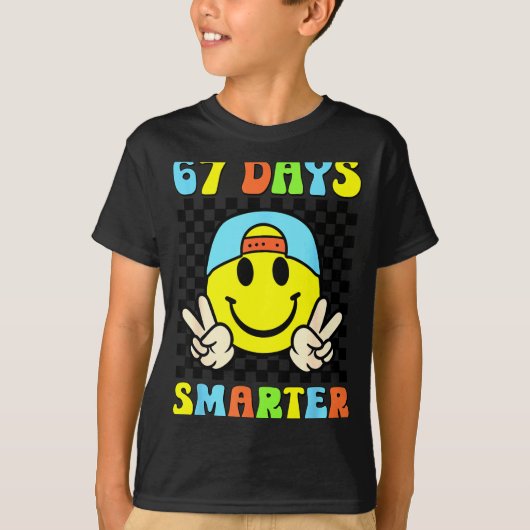 67th Day Of School Shirt 67 Days Smarter Teacher B Tシャツ (正面)