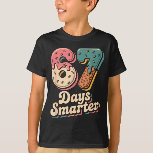 67th Day Of School Shirt 67 Days Smarter Teacher B Tシャツ (正面)