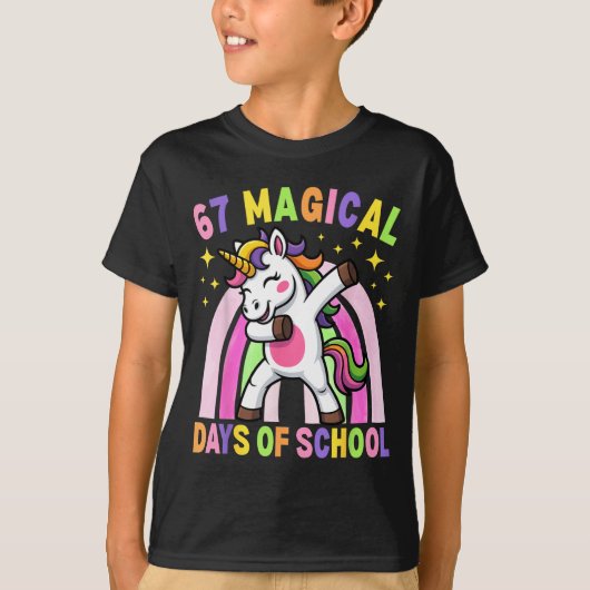 67th Day Of School Unicorn 67 Magical Days Teacher Tシャツ (正面)