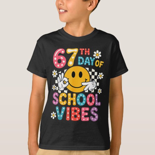 67th Day Of School Vibes 67 Meme Cute Smile Face T Tシャツ (正面)