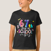 67th Day Of School Vibes Funny Six Seven 67 Studen Tシャツ (正面)