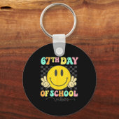 67th Day Of School Vibes Groovy Smile Face 67 Six キーホルダー (正面)