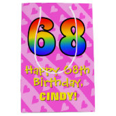 68誕生日:おもしろいピンクハートストライプ、虹68 ミディアムペーパーバッグ (正面)