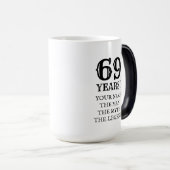 69歳のためのおもしろいな第69誕生日のマグ モーフィングマグカップ (正面右)