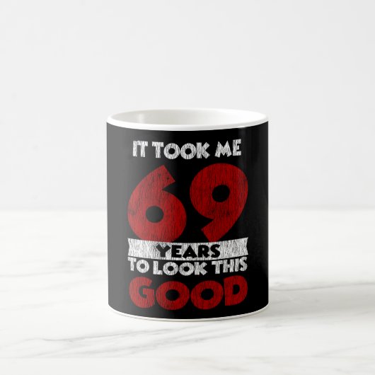 69歳の誕生日おもしろギフト コーヒーマグカップ (中央)