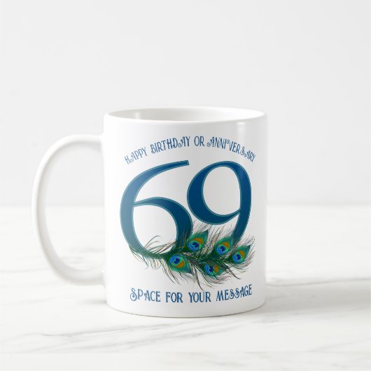 69歳の誕生日または記念日のクジャクの羽 コーヒーマグカップ (左)