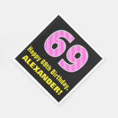 69誕生日:ピンクストライプ色のハートと"69" +名前 スタンダードランチョンナプキン (角)