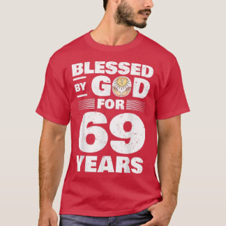 69賛美年69誕生日の神による Tシャツ