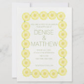 6.5" x 8.75" イエローのデイジーチェーン ウェディング招待状 招待状 (正面)