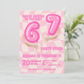 6 7 ミームトレンド 6歳 7歳 誕生日パーティ レトロ ピンク 招待状 (スタンド正面)
