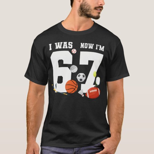 6 7 ミーム 7歳 私は6歳 今は7歳 スポーツ Tシャツ (正面)