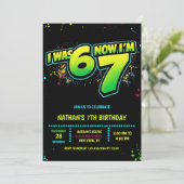 6 7 男の子 ネオン サックスセブン 誕生日 グラフィティ 招待状 (スタンド正面)