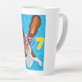 6 7 Basset Hound underwater with fish  カフェラテマグ (右アングル)