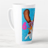 6 7 Basset Hound underwater with fish  カフェラテマグ (左アングル)