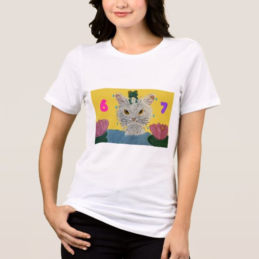 6 7 Mad Cat with frog on its head トライブレンドＴシャツ (正面)