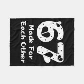 6 7 Made For Each Other, Red 67 Christmas Couple V フリースブランケット (正面(横))