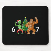 6 7 Meme Christmas Alien Sasquatch Six Seven Fun  マウスパッド (正面)