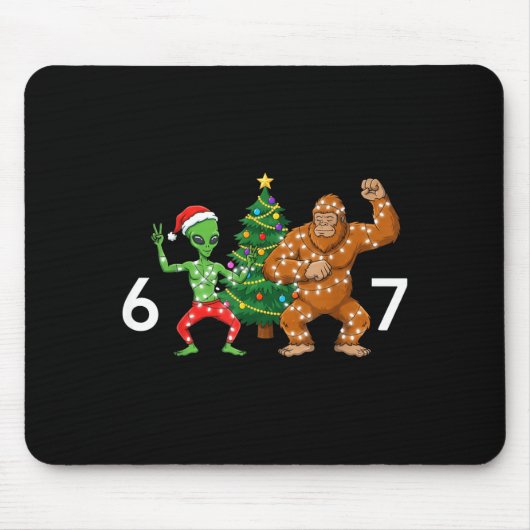6 7 Meme Christmas Alien Sasquatch Six Seven Fun  マウスパッド (正面)