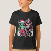 6 7 Meme Christmas Alien Sasquatch Six Seven Fun  Tシャツ (正面)