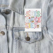 6 7 Seis Siete Cute Teacher Bilingual Classroom 缶バッジ (インサイチュ)