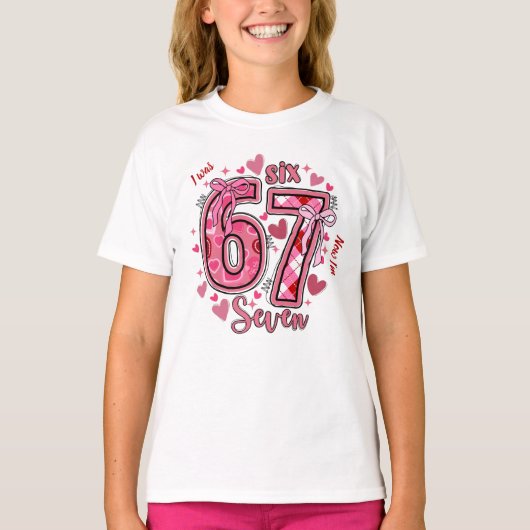 6 7 Six Seven ミーム トレンド 女の子 7歳の誕生日パーティー Tシャツ (正面)
